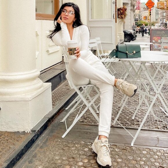 NWT Alala Off Duty Bone White Joggers Size M - Picture 1 of 11